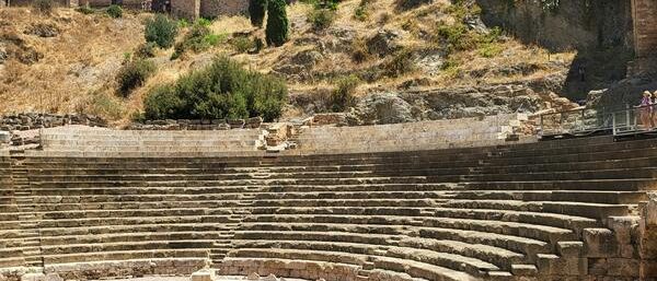 pexels-frosa-katsis-1923941-35183585